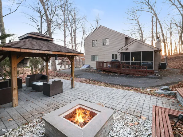 195 Brentwood Dr, Bushkill, PA 18324