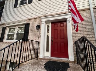 5319 Lake Cove Ct, Alexandria, VA 22315