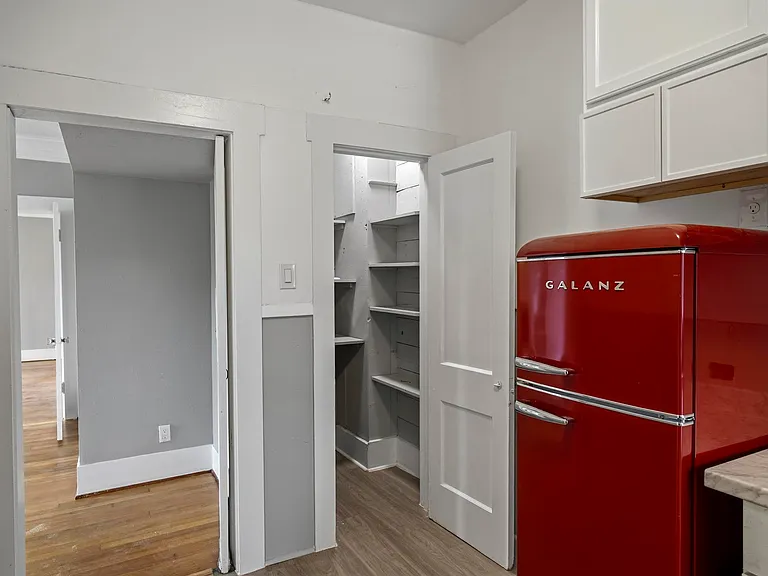1044 W Mistletoe Ave #4 — Photo 8