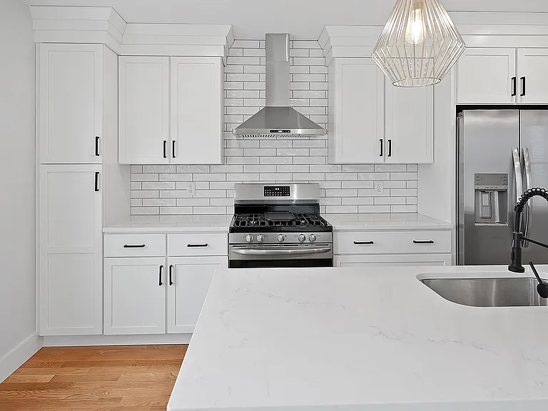 129 Graystone St — Photo 7