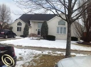 53542 Poinsettia Dr, Macomb, MI 48042