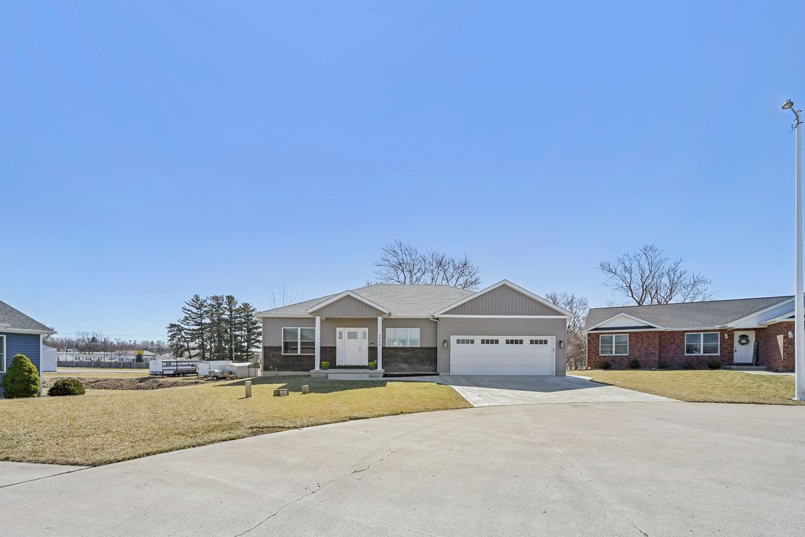 Creekview Ct-001.jpg