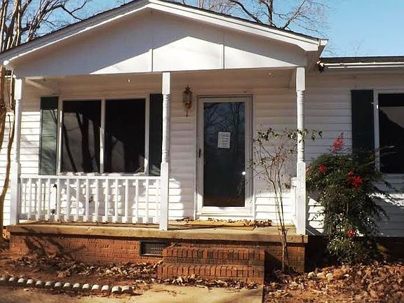 2nd image of 1900 Oakhurst Dr