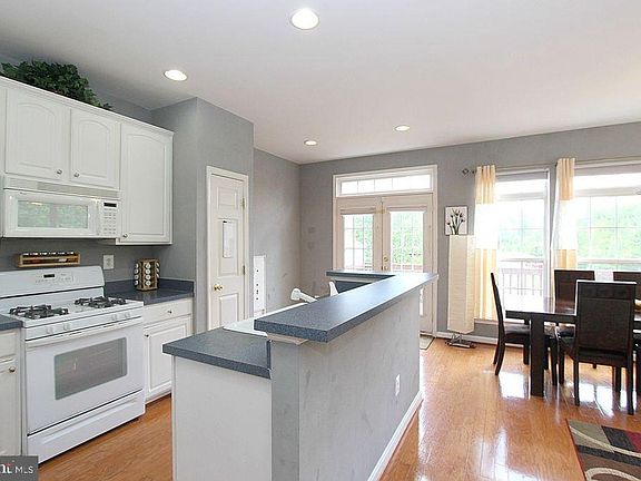 4th image of 44269 Cornish Ln