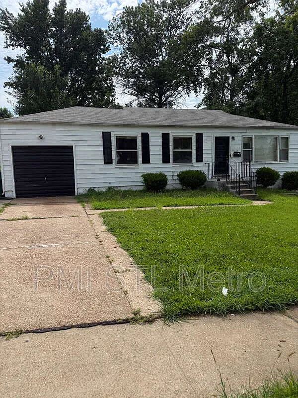 3 bed, 2.0 bath, 1056 sqft, $1,500 — Photo 1