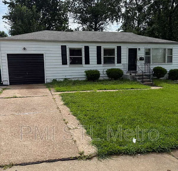 10235 Cabot Dr — Photo 1