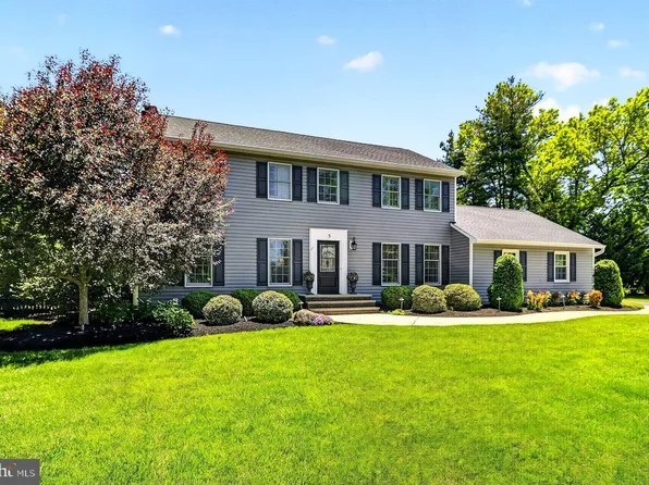 5 Fairway Dr, West Windsor, NJ 08550