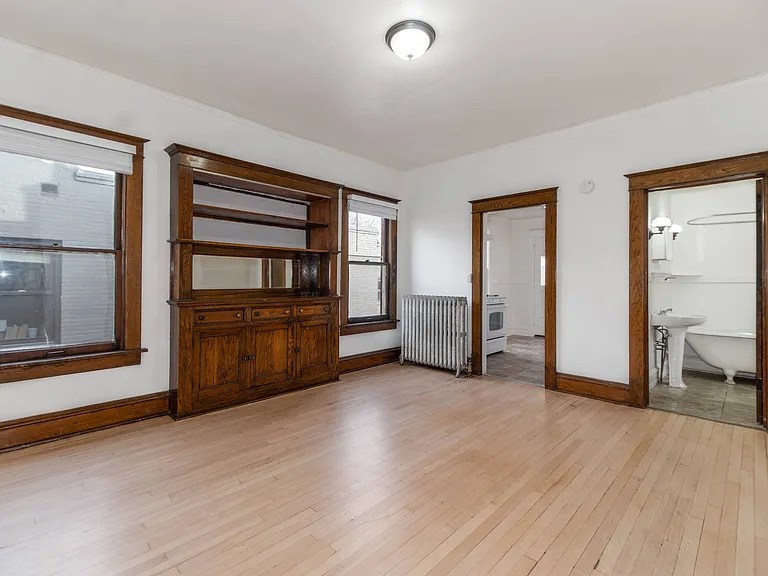 1110 Saint Paul St — Photo 8