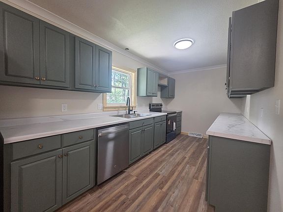 4th image of 780 Doty Ave