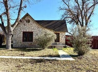 215 S 8th St, Junction, TX 76849