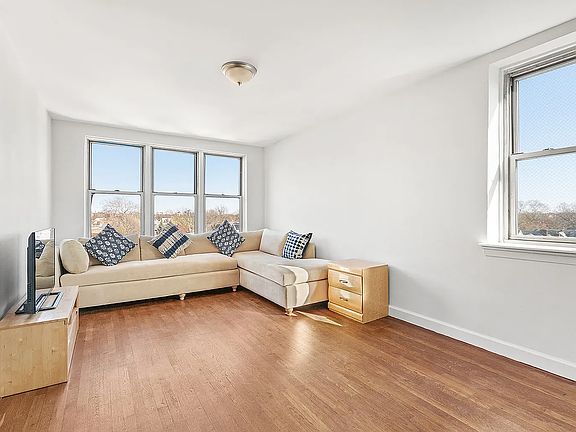 4th image of 415 Argyle Rd APT 6E