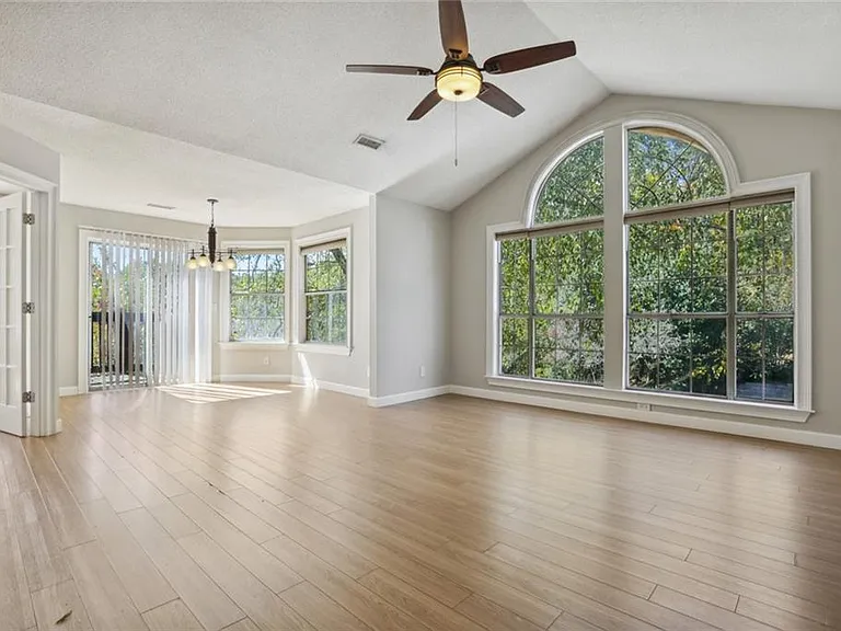 1007 Sandy Lane Dr — Photo 9