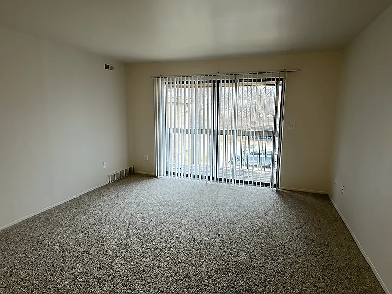 Eastwood Village Apartments — Photo 59