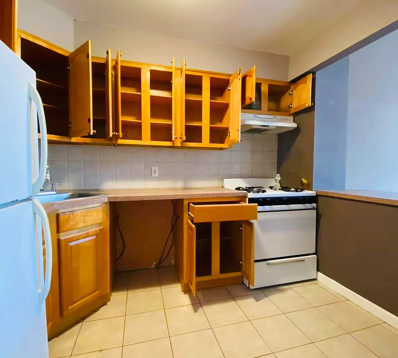 3 bed, 1000 sqft, $3,100 — Photo 2