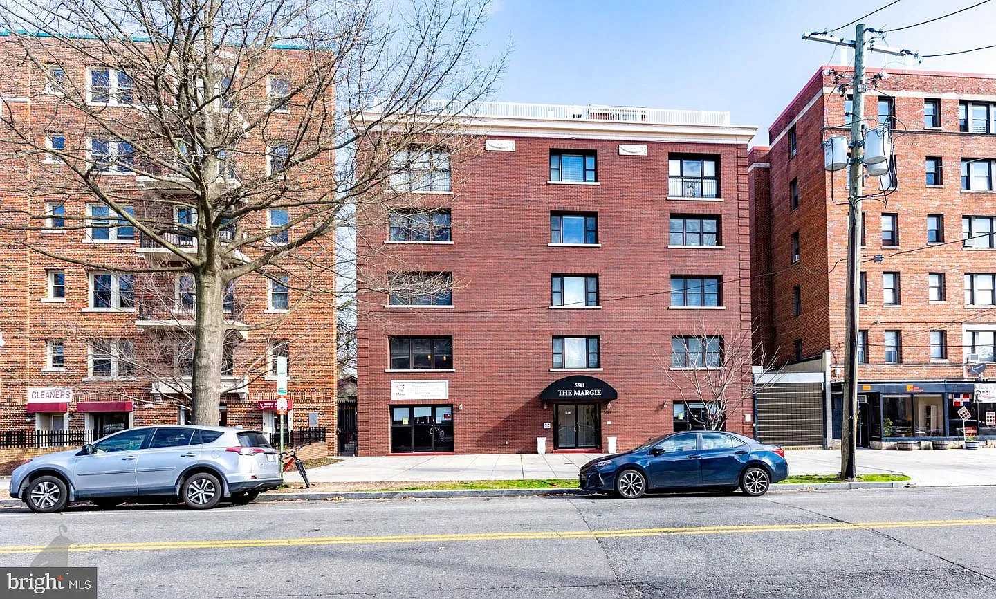 2 bed, 2.0 bath, 1038 sqft, $2,900 — Photo 2