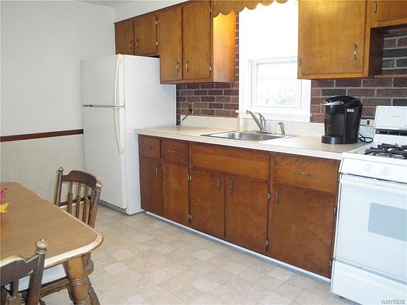 5th image of 30 Ontario Dr