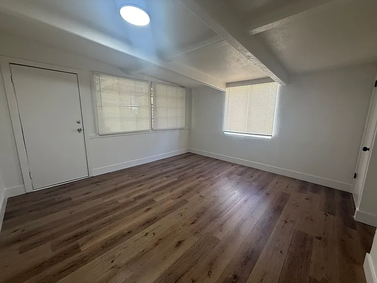 1149 E Pontiac Way — Photo 11
