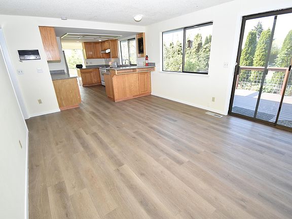 4th image of 12904 SE 45th Ln