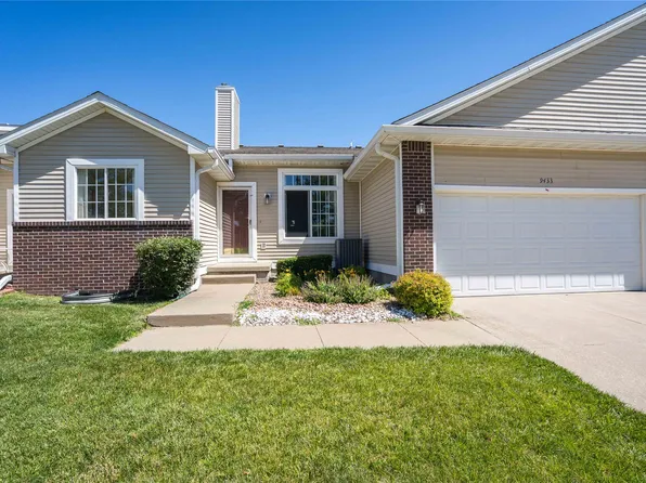 9433 Maple Ln, Johnston, IA 50131