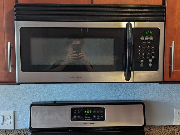 Gas Stove w/ Outdoor Ventilation