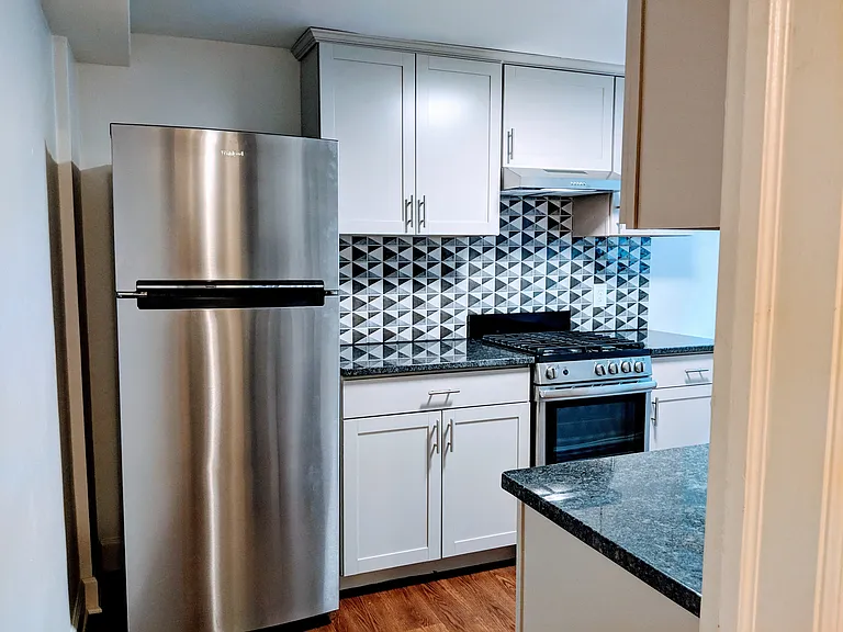 833 Grand Apartments — Photo 36