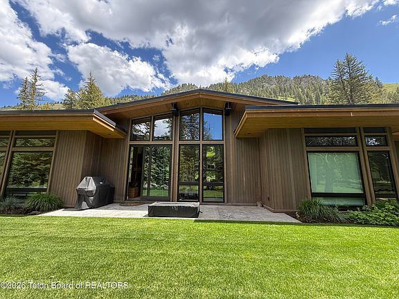 3rd image of 15465 Tall Timber Rd