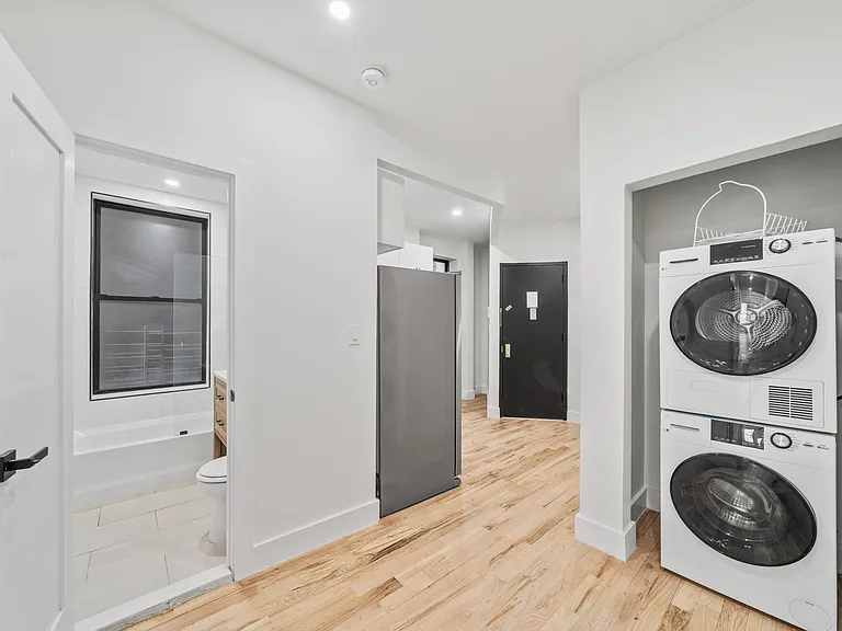 312 Manhattan Ave #2D — Photo 9