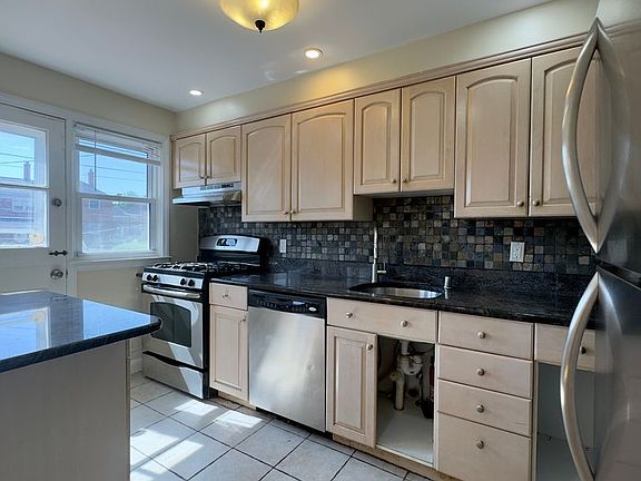 5th image of 1623 Langford Rd