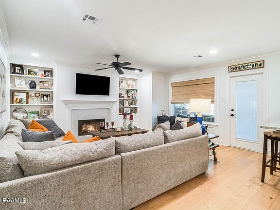 3rd image of 405 Orangewood Dr