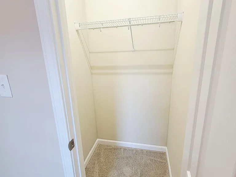 411 Whitehall Ct — Photo 46