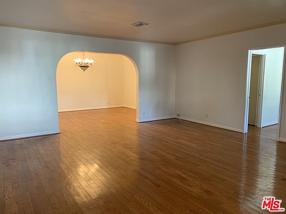 2nd image of 1045 N Crescent Heights Blvd