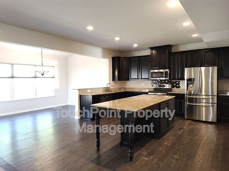 4 bed, 2.5 bath, 3251 sqft, $2,900 — Photo 3