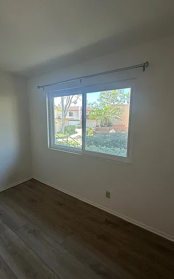 637 Sydney Ln — Photo 30