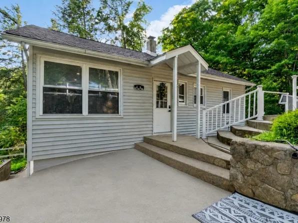 69 Roosevelt Ave, Jefferson Twp., NJ 07438
