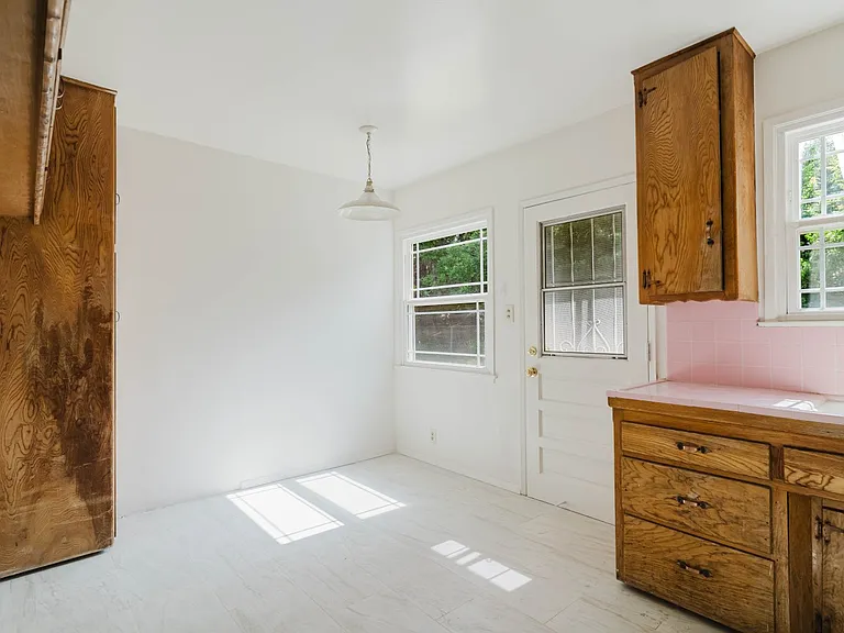 10826 Blucher Ave — Photo 14