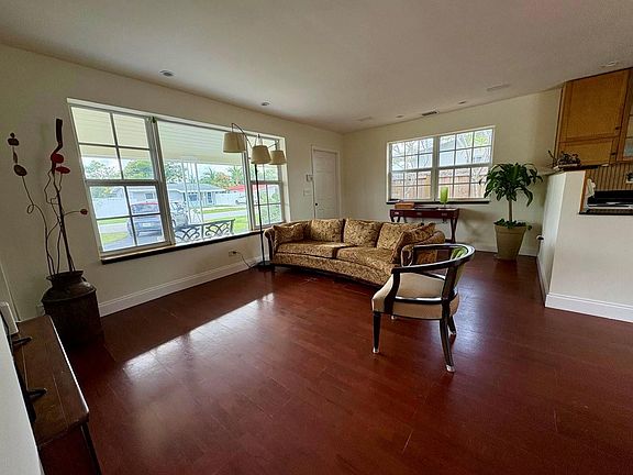 4th image of 2441 Gulfstream Drive