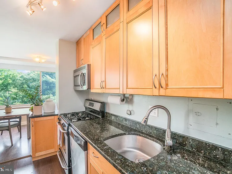 1210 N Taft St #504 — Photo 10
