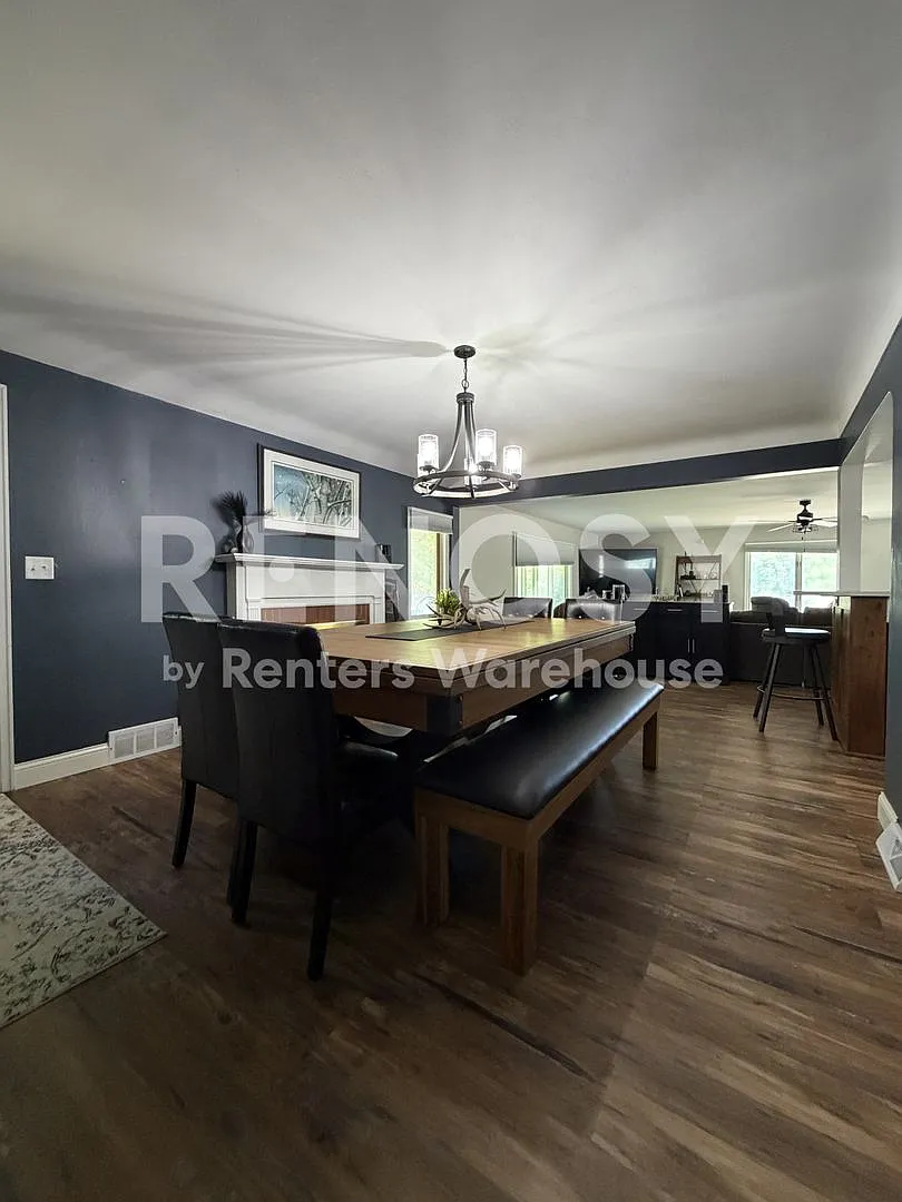 4 Bedroom 2 Bath Single Family Home in Circle Pines — Photo 4