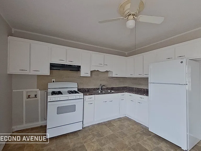 689 Lucille Dr — Photo 8