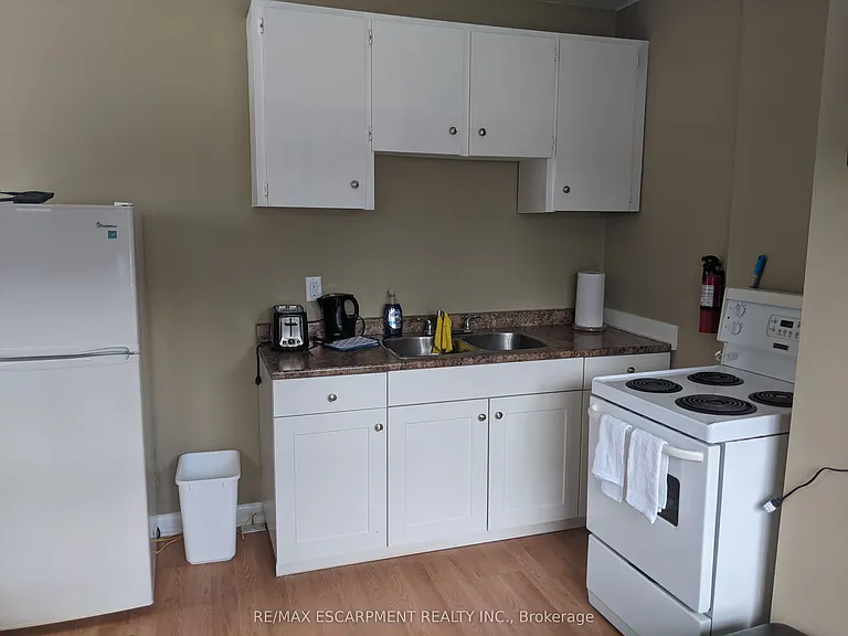 63 Pelham Rd E #4 — Photo 8