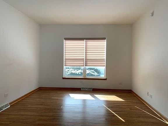 2nd image of 28 Rocking Horse Ln