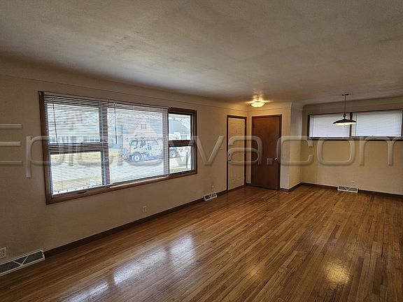 3rd image of 401 31st St NW