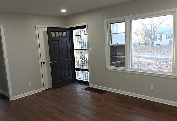4th image of 8807 Richards Dr