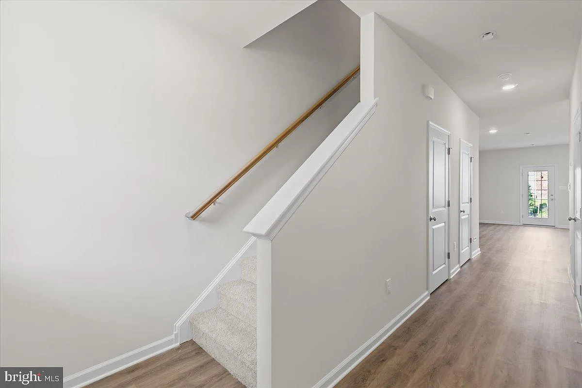 3 bed, 1558 sqft, $2,900 — Photo 2