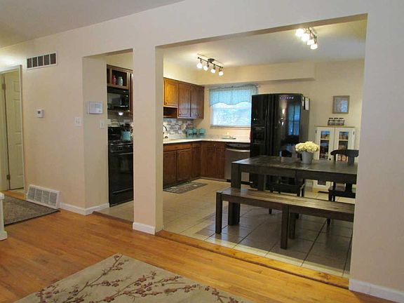 4th image of 5091 Fullerton Dr