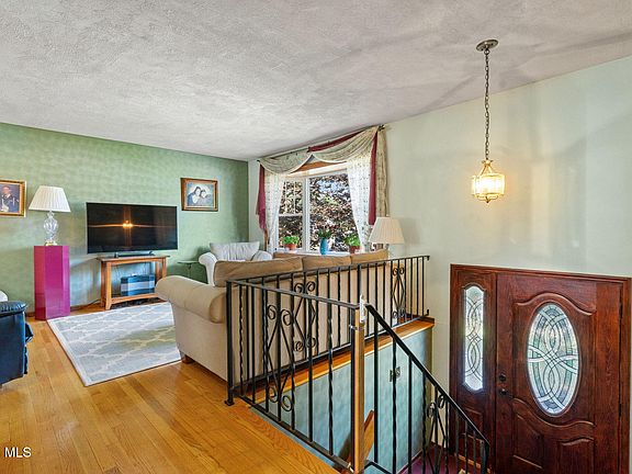 3rd image of 19 Lynn Drive
