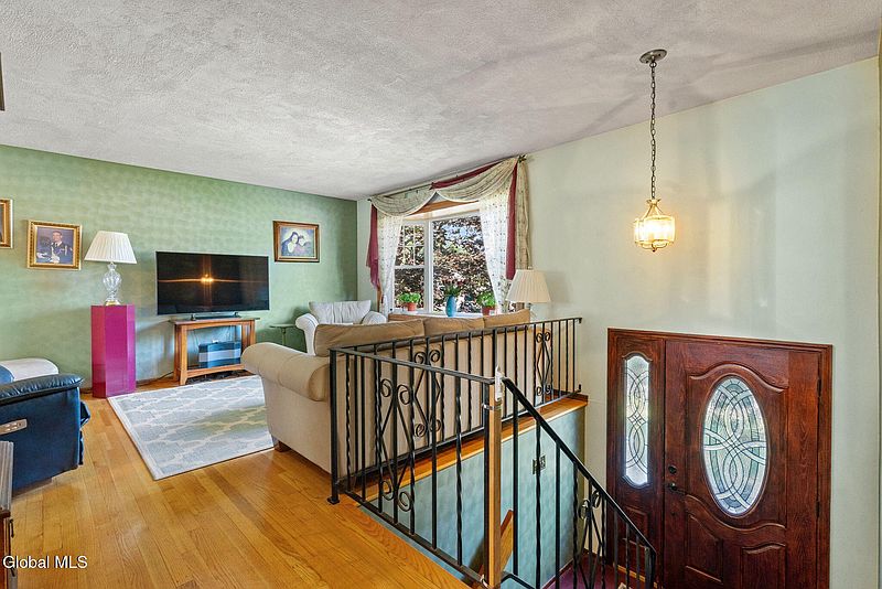 3rd image of 19 Lynn Drive