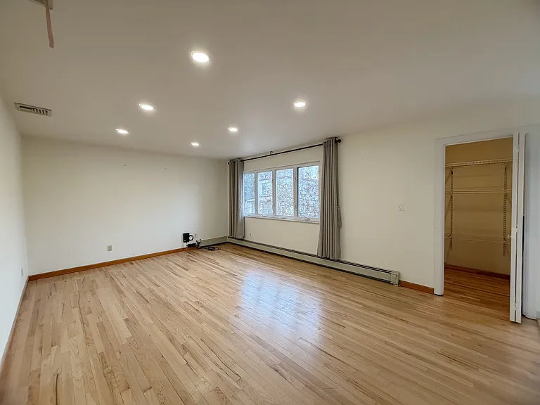 1622 John St #2 — Photo 3
