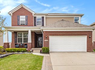 29723 Macintosh Ln, New Hudson, MI 48165