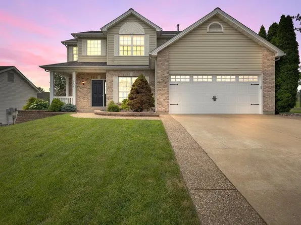 2702 Post Meadows Dr, O'Fallon, MO 63368